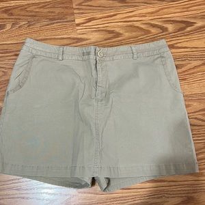 Docker skort. Khaki. Size 14.
